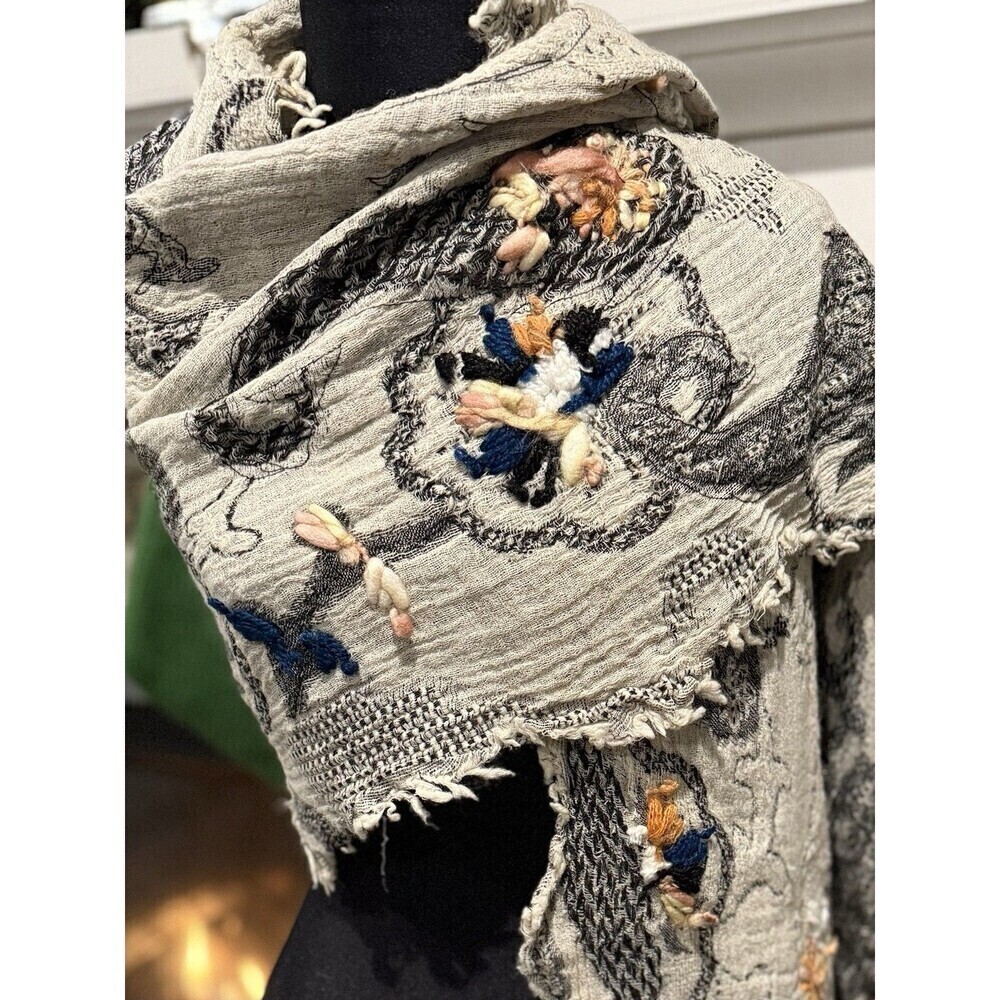 Women’s Gorgeous Unique Scarf / Shawl - Handmade Look - No Tags